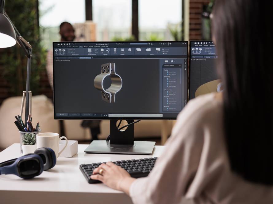 3D CAD modelis metalinės apkabos rodomas kompiuterio ekrane darbo vietoje