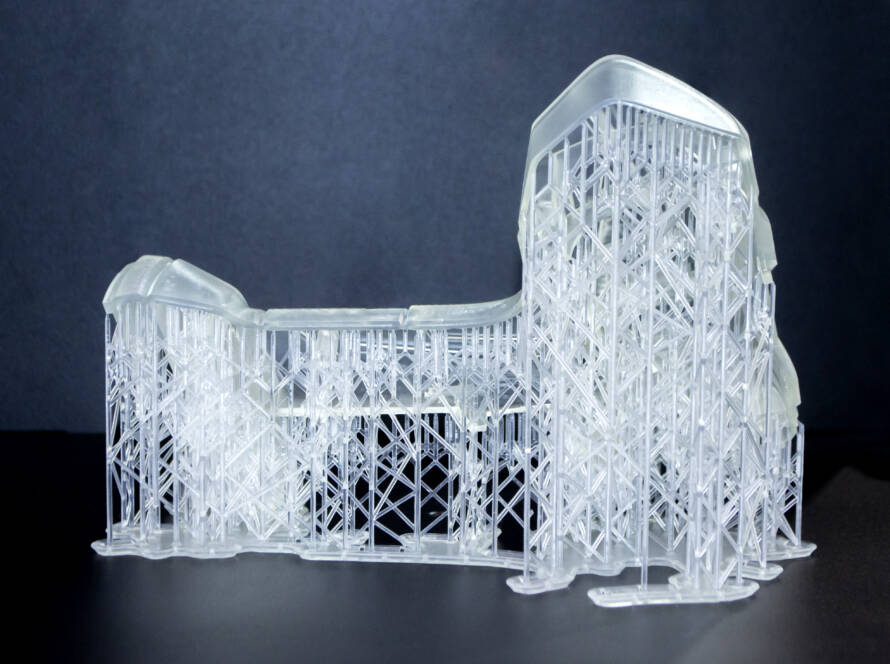 Permatomo plastiko 3D spausdinys su atramomis - skaidrios medžiagos SLA modelis